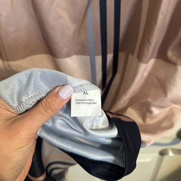 Men’s Striped Short Sleeve Resortwear Tee w Modern Design, Blue & Tan, Size XL - Picture 3 of 5